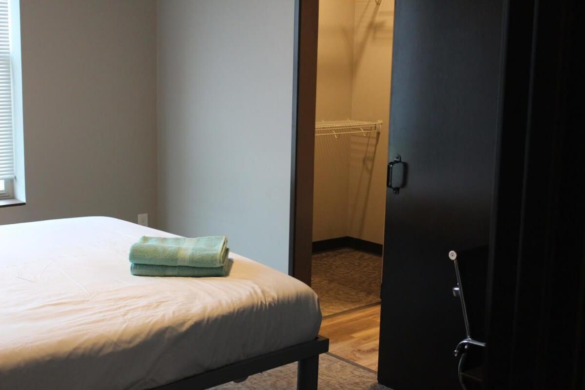 Spacious 2Br Suite Plus Patio Near Iowa State เอมส์ ภายนอก รูปภาพ
