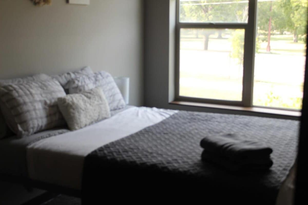 Spacious 2Br Suite Plus Patio Near Iowa State เอมส์ ภายนอก รูปภาพ