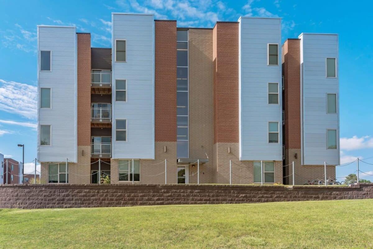 Spacious 2Br Suite Plus Patio Near Iowa State เอมส์ ภายนอก รูปภาพ